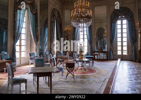 VERSAILLES, FRANCE - 8 mars 2024. Intérieur du Grand Trianon de l'impressionnant château de Versailles, château français et monument historique Banque D'Images