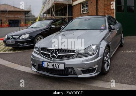 2014 Mercedes Benz C63 AMG, exposée à l'Assemblée Motorsport qui s'est tenue au Bicester Heritage Centre le 31 mars 2024. Banque D'Images