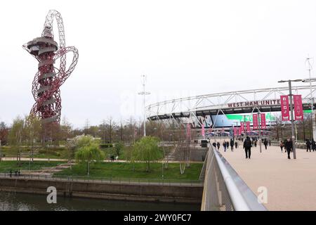 Londres, Royaume-Uni. 2 avril 2024. Une vue générale de l'extérieur du stade de Londres avant le match de premier League au stade de Londres, Londres. Le crédit photo devrait se lire : Paul Terry/Sportimage crédit : Sportimage Ltd/Alamy Live News Banque D'Images