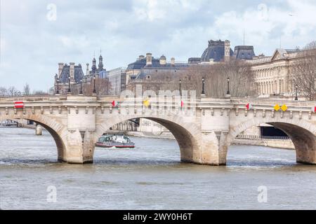 Pont neuf à Paris, France. Pont sur la Seine Banque D'Images