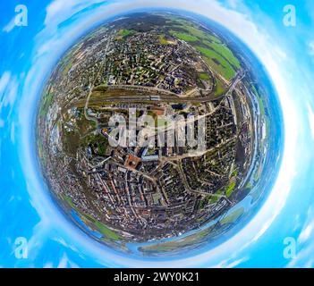 Luftbild, Ortsansicht mit Hbf Bahnhof Wesel, Bahnsteig und Ausbau der Betuweroute und Betuwe-Linie Eisenbahnstrecke, Erdkugel, Fisheye Aufnahme, Fischaugen Aufnahme, 360 Grad Aufnahme, petit monde, petite planète, Fisheye Bild, Wesel, Rhénanie-du-Nord-Westphalie, Deutschland ACHTUNGxMINDESTHONORARx60xEURO *** vue aérienne, vue sur la ville avec la gare principale de Wesel, plate-forme et extension de la ligne de chemin de fer Betuweroute et Betuwe Line, globe, image fisheye, image fisheye, image 360 degrés, petit monde, petite planète, image fisheye, Wesel, Rhénanie du Nord-Westphalie, Allemagne ATTENTIONxMINDESTHONORARx60xEURO Banque D'Images