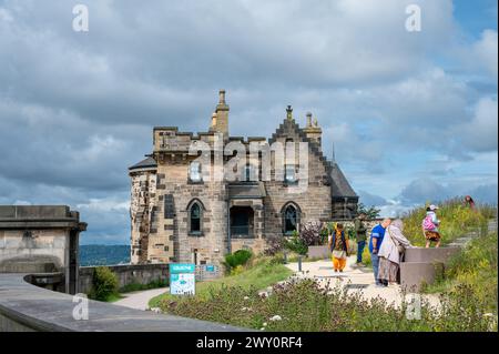 Vue de l'Observatoire House surplombant le centre-ville, Calton Hill, Édimbourg, Écosse, Royaume-Uni Banque D'Images