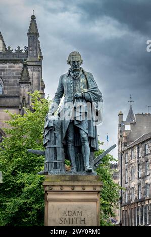 Statue d'Adam Smith sur Royal Mile, fabriqué Cathédrale de Giles, Édimbourg, Écosse, Royaume-Uni Banque D'Images