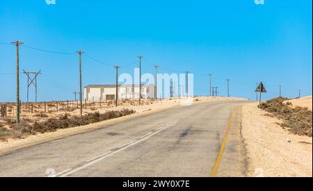 Route goudronnée dans la région de Namaqualand en Afrique du Sud Banque D'Images