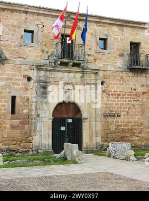 Entrée à l'école secondaire et au musée dans l'historique Monasterio de Santa María la Real Aguilar de Campoo Palencia Castille et Léon Espagne Banque D'Images