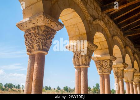 Atrium de l'église Nuestra Señora de la Asunción. Duraton, province de Segovia, Castilla Leon, Espagne. Banque D'Images