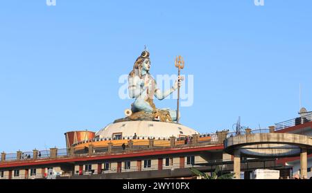 Statue du Seigneur Shiva Pumdikot à Pokhara, deuxième grande statue de Shiva au Népal Banque D'Images