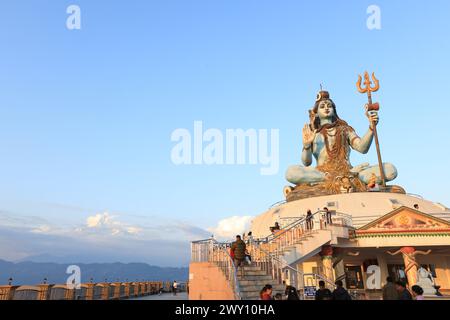 Statue du Seigneur Shiva Pumdikot à Pokhara, deuxième grande statue de Shiva au Népal Banque D'Images