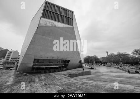 Vue de la salle de concert Casa de Musica de l'architecte Rem Koolhaas, inaugurée en 2005, Portugal, le 3 avril 2024 à Porto. Banque D'Images