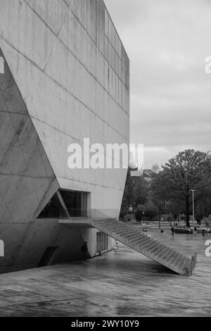 Madrid, Espagne. 03rd Apr, 2024. Vue de la salle de concert Casa de Musica de l'architecte Rem Koolhaas, inaugurée en 2005, Portugal, le 3 avril 2024 à Porto. Crédit : Sipa USA/Alamy Live News Banque D'Images