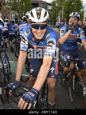 Schoten, Belgique. 03rd Apr, 2024. Vainqueur belge Tim Merlier célèbre après avoir remporté la course masculine de la 112e édition de la course cycliste d'une journée Scheldeprijs, 205, à 3 km de Terneuzen, pays-Bas à Schoten, Belgique, sur %datetext. BELGA PHOTO %Photographer crédit : Belga News Agency/Alamy Live News Banque D'Images