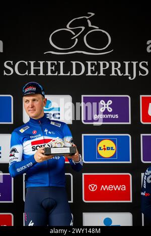 Schoten, Belgique. 03rd Apr, 2024. Le belge Tim Merlier célèbre sur le podium de la course masculine de la 112e édition de l'épreuve cycliste d'une journée Scheldeprijs, 205, à 3 km de Terneuzen, pays-Bas à Schoten, Belgique, sur %datetext. BELGA PHOTO %Photographer crédit : Belga News Agency/Alamy Live News Banque D'Images