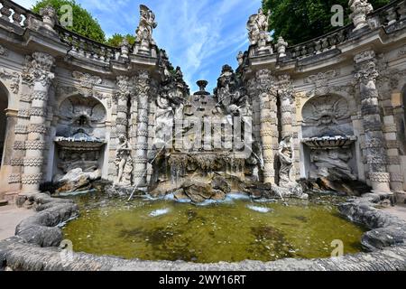 La fontaine Nymphenbad dans le palais Zwinger à Dresde, Allemagne. Banque D'Images