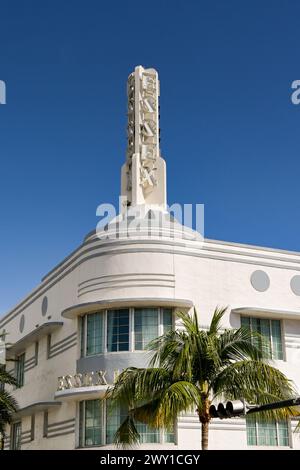 Miami, Floride, États-Unis - 3 décembre 2023 : vue extérieure de l'hôtel Essex House dans le quartier de South Beach Banque D'Images