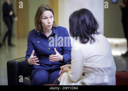 Annalena Baerbock, Bundesaussenministerin, trifft Hanke Bruins Slot, Aussenministerin der Niederlande, zum gespraech am Rande des Treffens der NATO-Aussenministerinnen und -Aussenminister. Bruessel, 03.04.2024. Fotografiert im Auftrag des Auswaertigen AMTES. Bruessel Berlgien *** R l Annalena Baerbock, ministre fédéral des Affaires étrangères, rencontre Hanke Bruins Slot, ministre des Affaires étrangères des pays-Bas, pour des entretiens en marge de la réunion des ministres des Affaires étrangères de l'OTAN à Bruxelles, 03 04 2024 photographie au nom du ministère fédéral des Affaires étrangères Bruxelles Belgique Copyright : xJaninexSchmitzxAAxphotothek.dex Banque D'Images