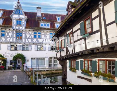 Altes Fachwerkhaus, Schiefes Haus, im Fischerviertel, Ulm, Bade-Württemberg, Deutschland Altes Fachwerkhaus, Schiefes Haus, im Fischerviertel, Ulm, B Banque D'Images