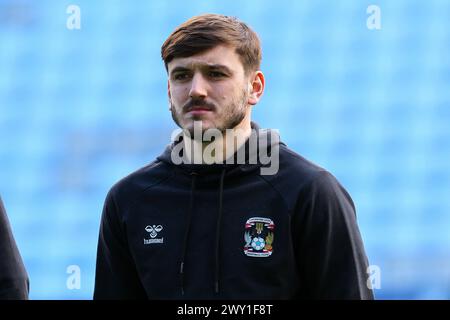 Liam Kitching de Coventry City avant le Sky Bet Championship match à la Coventry Building Society Arena, Coventry. Date de la photo : lundi 1er avril 2024. Banque D'Images