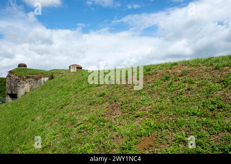 Le site de la ligne Maginot nommé Villy la Ferte a deux blocs et est de 30 mètres de profondeur. Tous les soldats sont morts là-bas. | le fort de Villy la Ferte est Banque D'Images