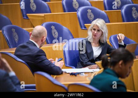 LA HAYE - Mona Keijzer (BBB) et Peter de Groot (VVD) lors du débat avec Hugo de Jonge, ministre sortant du logement et de l'aménagement du territoire, sur les augmentations de loyers dans le secteur privé. ANP PHIL NIJHUIS pays-bas Out - belgique Out Banque D'Images