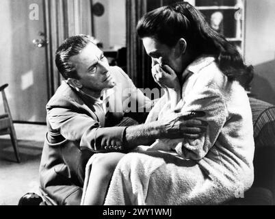 Kirk Douglas, Barbara Rush, sur le plateau du film, 'Strangers When We Meet', Columbia Pictures, 1960 Banque D'Images