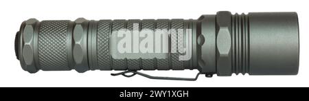Vue de côté d'une lampe de poche tactique qui est faite de métal et est étanche à la poussière et isolé dans un plan de studio. Banque D'Images