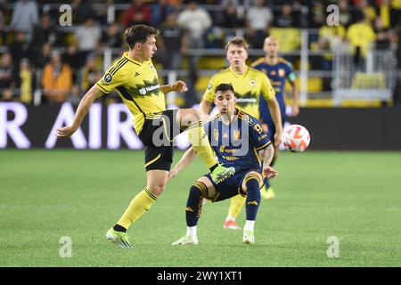 Columbus, Ohio, États-Unis. 2 avril 2024. Malte Amundsen (18 ans), défenseur de Columbus Crew, gère le ballon contre Tigres UANL dans leur match à Columbus, Ohio. Brent Clark/Cal Sport Media/Alamy Live News Banque D'Images