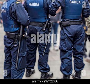 Membres de l'unité de l'ordre public de la Garda dans la rue à Dublin, Irlande. Banque D'Images