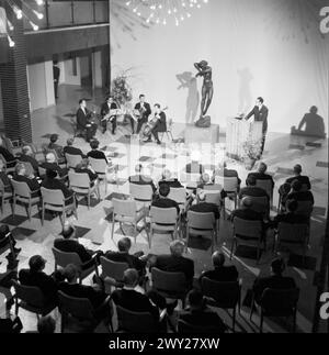 Anlässlich der Wiederaufstellung der Plastik DIE NACHT von Georg Kolbe im Haus des Rundfunks in der Massurenallee, Berlin 1965. Banque D'Images