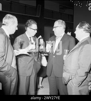 Anlässlich der Wiederaufstellung der Plastik DIE NACHT von Georg Kolbe im Haus des Rundfunks in der Massurenallee, Berlin 1965. Banque D'Images