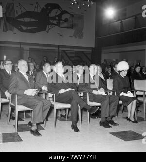 Anlässlich der Wiederaufstellung der Plastik DIE NACHT von Georg Kolbe im Haus des Rundfunks in der Massurenallee, Berlin 1965. Banque D'Images