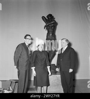 Anlässlich der Wiederaufstellung der Plastik DIE NACHT von Georg Kolbe im Haus des Rundfunks in der Massurenallee, Berlin 1965. Banque D'Images