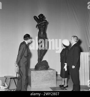 Anlässlich der Wiederaufstellung der Plastik DIE NACHT von Georg Kolbe im Haus des Rundfunks in der Massurenallee, Berlin 1965. Banque D'Images