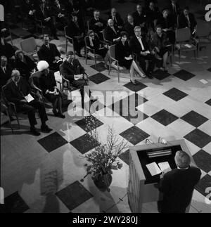 Anlässlich der Wiederaufstellung der Plastik DIE NACHT von Georg Kolbe im Haus des Rundfunks in der Massurenallee, Berlin 1965. Banque D'Images