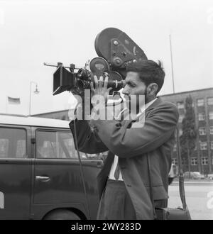 Ausländischer Volontär des SFB, Originalbeschriftung : 'Inder Gomez an der Kamera', Berlin 1962 Banque D'Images