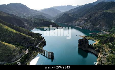 Réservoir dans la Sierra Nevada, Espagne Banque D'Images