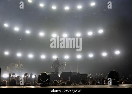 Milan, Italie. 03rd Apr, 2024. Le groupe Kolors se produit en direct sur scène lors DES KOLORS au Forum le 3 avril 2024 à Assago, Italie crédit : Live Media Publishing Group/Alamy Live News Banque D'Images