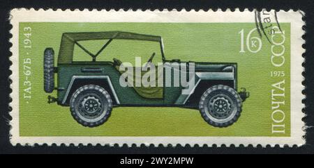 RUSSIE - VERS 1975 : timbre imprimé par la Russie, montre une jeep gaz-67B, 1943, vers 1975 Banque D'Images