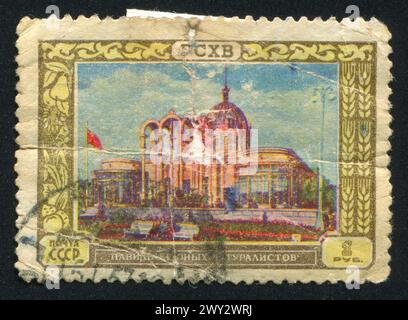 RUSSIE - VERS 1956 : timbre imprimé par la Russie, montre des jeunes naturalistes, Pavillon, vers 1956 Banque D'Images