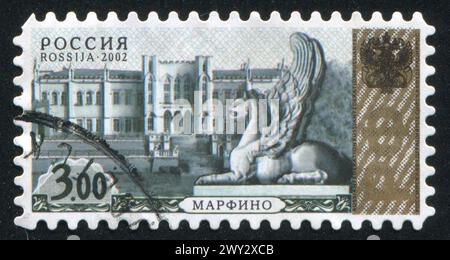 RUSSIE - VERS 2002 : timbre imprimé par la Russie, montre sculpture de griffin, manoir, Marfino, vers 2002 Banque D'Images