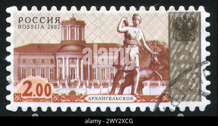 RUSSIE - VERS 2002 : timbre imprimé par la Russie, montre sculpture "Artémis avec cerfs", Palais, Arkhangelsk, vers 2002 Banque D'Images