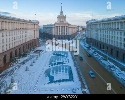 Antenne d'hiver de la place Largo à Sofia avec le bâtiment de l'Assemblée nationale, Bulgarie Banque D'Images