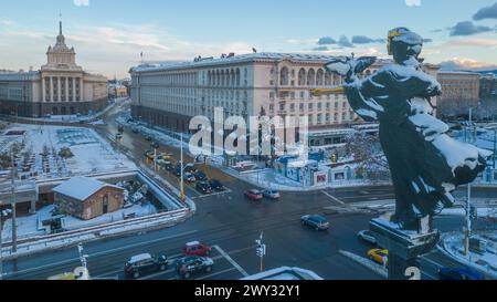 Antenne d'hiver de la place Largo à Sofia avec le bâtiment de l'Assemblée nationale, Bulgarie Banque D'Images