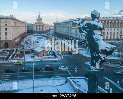 Antenne d'hiver de la place Largo à Sofia avec le bâtiment de l'Assemblée nationale, Bulgarie Banque D'Images