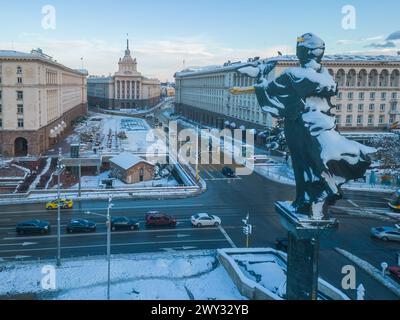 Antenne d'hiver de la place Largo à Sofia avec le bâtiment de l'Assemblée nationale, Bulgarie Banque D'Images