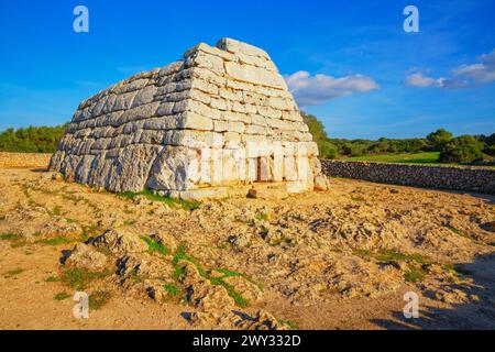 Site funéraire de Naveta des Tudons, Minorque, Îles Baléares, Espagne Banque D'Images