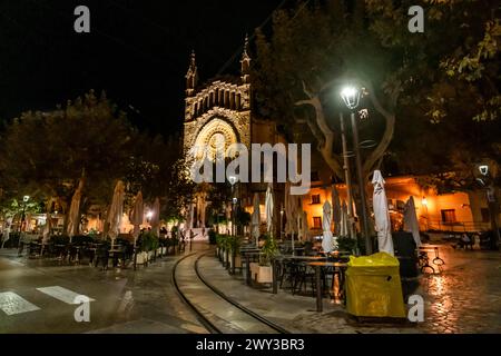 Belle vue nocturne de Soller, Majorque, Espagne Banque D'Images