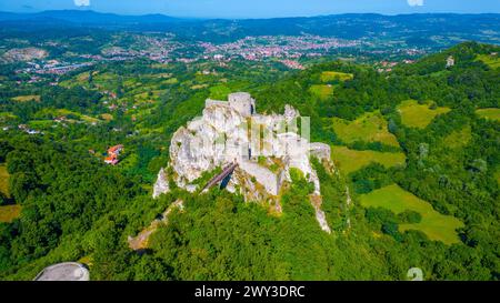 Vue panoramique de la forteresse de Srebrenik en Bosnie-Herzégovine Banque D'Images