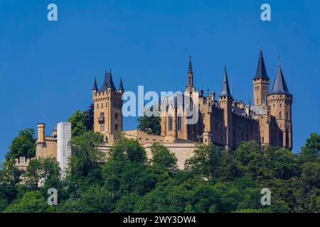 Château de Hohenzollern, château ancestral de la famille princière et ancienne maison royale prussienne régnante et impériale allemande de Hohenzollern, sommet Banque D'Images