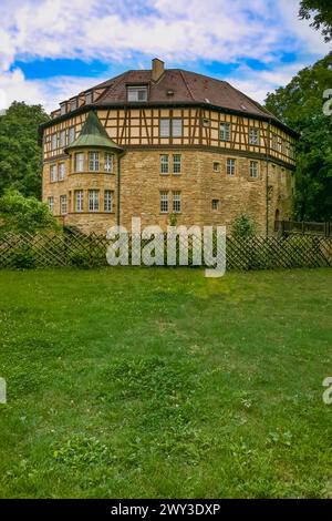 Château à douves de Sachsenheim, château de Grosssachsenheim, ancien château à douves, architecture, bâtiment historique du XVe siècle, à colombages Banque D'Images