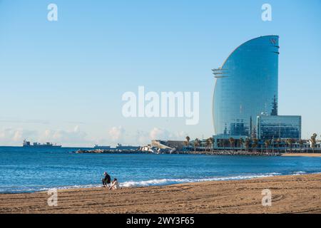 Plage au Vieux Port de Barcelone, Espagne Banque D'Images